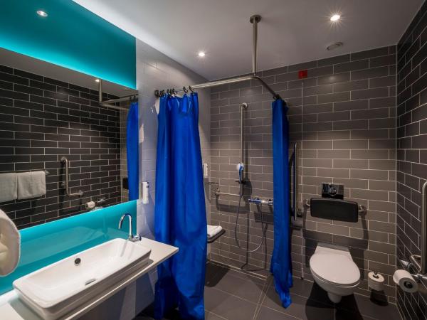 Holiday Inn Express - Luzern - Kriens, an IHG Hotel : photo 1 de la chambre chambre lit queen-size standard - accessible aux personnes à mobilité réduite