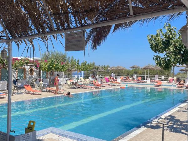 Santorini Camping & Hostel : photo 7 de la chambre 1 bed in shared tent (male)