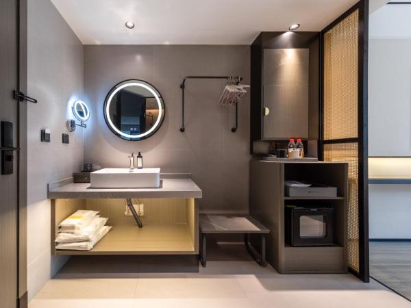 Gongxili - Xige Hotel : photo 4 de la chambre chambre lit king-size deluxe avec vue