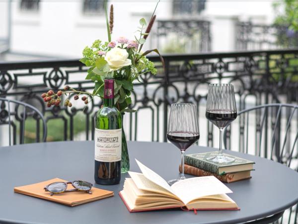 Hôtel & SPA Napoléon : photo 6 de la chambre suite avec terrasse et accès au spa