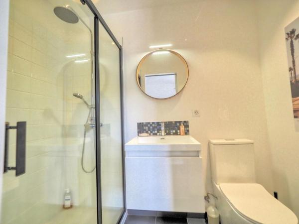VILLA MADHUKA - Chambres d'hôtes : photo 3 de la chambre chambre double avec salle de bains privative
