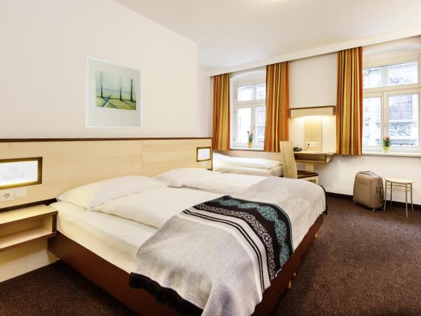 Hotel Goldene Krone Innsbruck : photo 3 de la chambre chambre triple