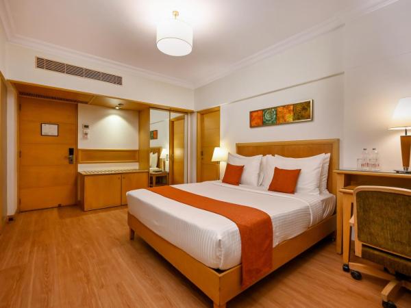 Fariyas Hotel Mumbai , Colaba : photo 3 de la chambre deluxe double room with complimentary welcome drink and 20% discount on food and soft beverages.