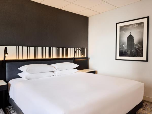 Hyatt Regency Chicago : photo 4 de la chambre chambre lit king-size pour personnes à mobilité réduite avec douche accessible aux personnes à mobilité réduite