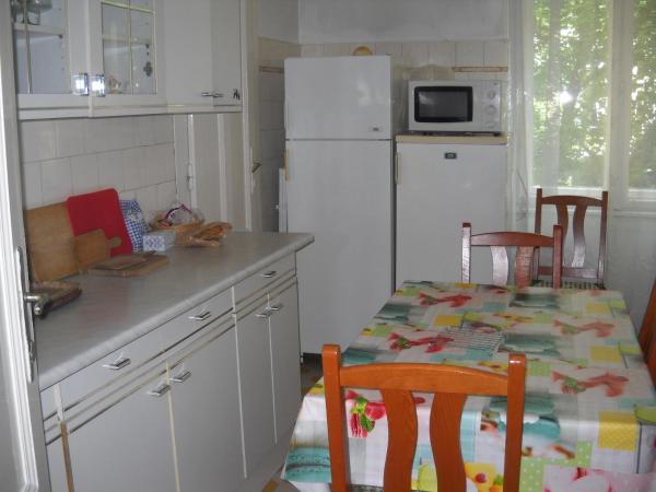 Villa Julia : photo 7 de la chambre chambre lits jumeaux standard avec salle de bains commune