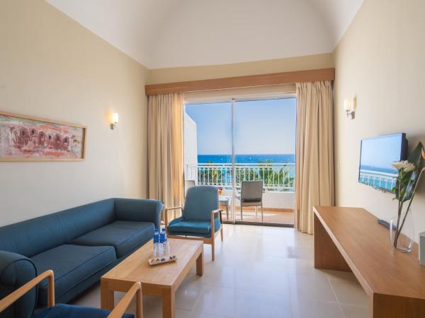 Hotel Bel Azur Thalasso & Bungalows : photo 5 de la chambre suite lit king-size - vue sur mer