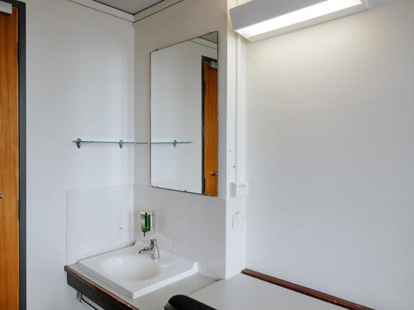 Canberra Accommodation Centre : photo 4 de la chambre chambre simple avec salle de bains commune