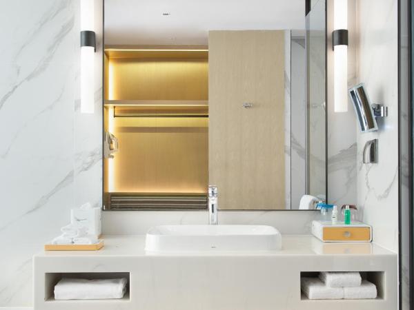 Element Guangzhou Baiyun : photo 7 de la chambre chambre lit king-size - vue sur parc