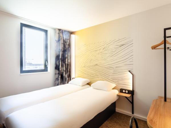 B&B HOTEL Besançon Valentin : photo 1 de la chambre chambre lits jumeaux