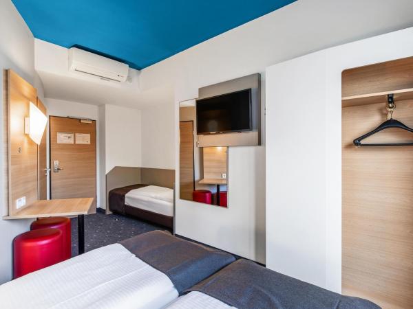 B&B Hotel Hamburg City-Ost : photo 3 de la chambre chambre triple