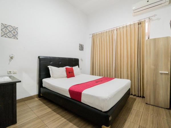RedDoorz near Surabaya Town Square : photo 1 de la chambre chambre double