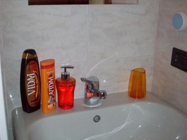 Apartment Nido Stazione : photo 7 de la chambre chambre triple avec salle de bains privative