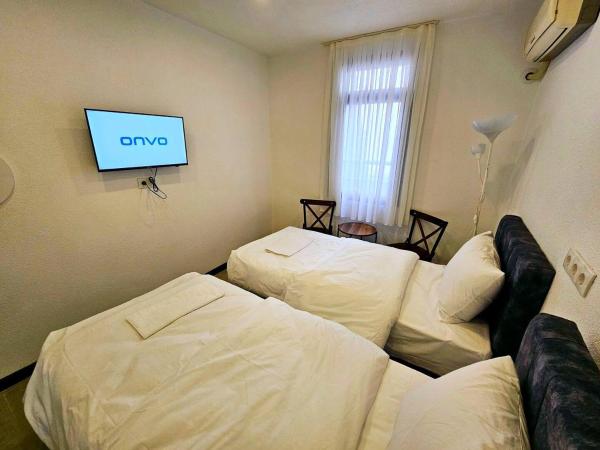 Noya Suites : photo 5 de la chambre chambre double avec salle de bains privative