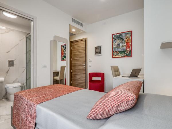 Vomero High Hotel : photo 4 de la chambre grande chambre simple