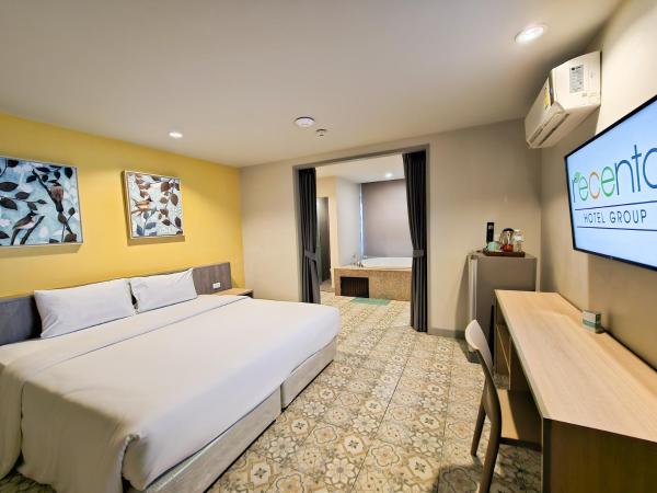 Recenta Suite Phuket Suanluang : photo 4 de la chambre chambre double avec baignoire spa