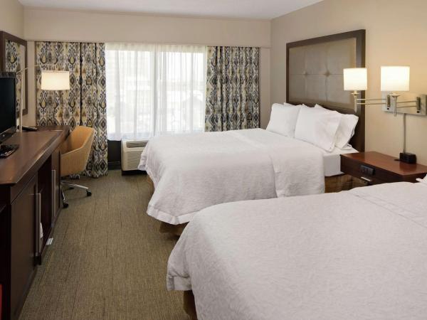 Hampton Inn Louisville Downtown : photo 4 de la chambre chambre 2 lits queen-size - non-fumeurs