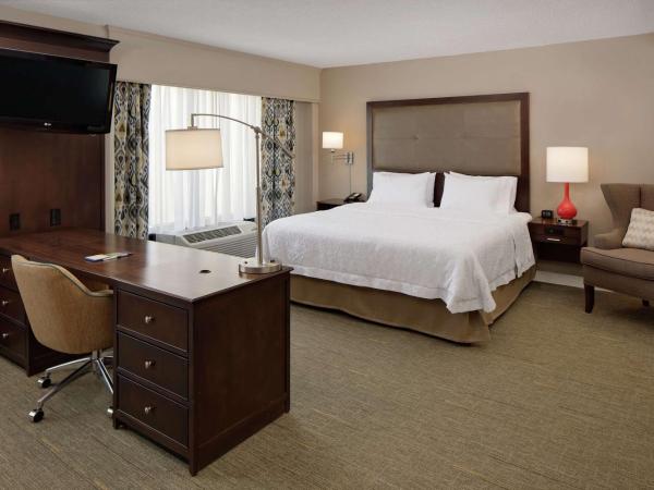 Hampton Inn Louisville Downtown : photo 5 de la chambre suite studio lit king-size - non-fumeurs