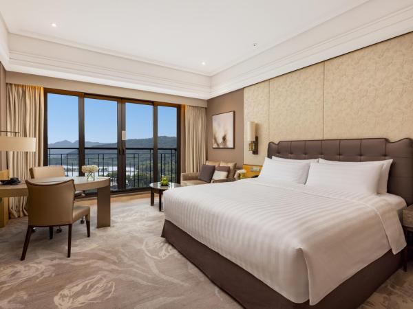 Midtown Shangri-La, Hangzhou - around 5 minutes walking distance to West Lake : photo 1 de la chambre hébergement premier lit king-size - vue sur lac