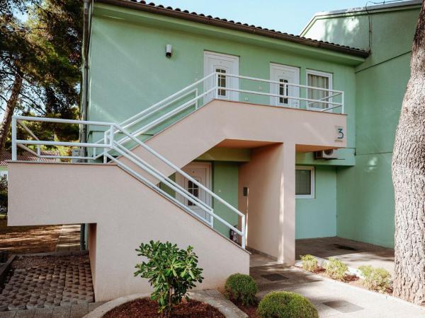 Matilde Beach Resort : photo 5 de la chambre appartement 2 chambres avec terrasse - vue sur parc