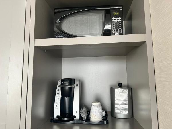 Holiday Inn Toronto Airport East, an IHG Hotel : photo 5 de la chambre suite lit king-size