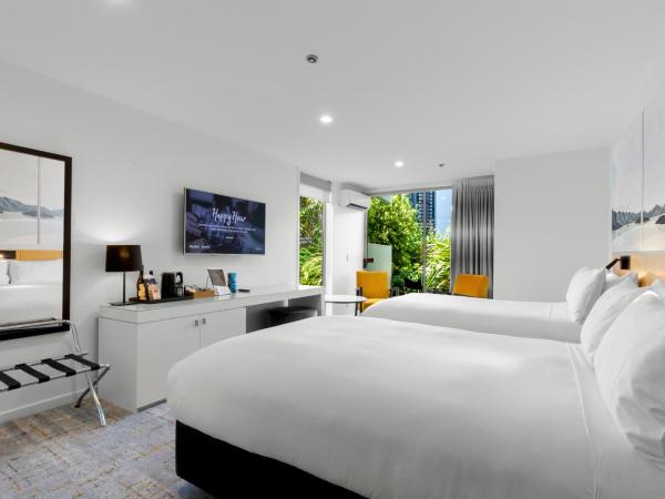 Scenic Suites Queenstown : photo 1 de la chambre chambre supérieure avec 2 lits doubles