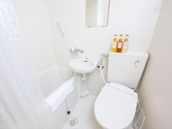 Unmanned check-in Hiroshima Wabisabi hotel : photo 6 de la chambre chambre lits jumeaux avec salle de bains privative