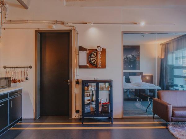 V8 Hotel Köln at MOTORWORLD : photo 5 de la chambre suite