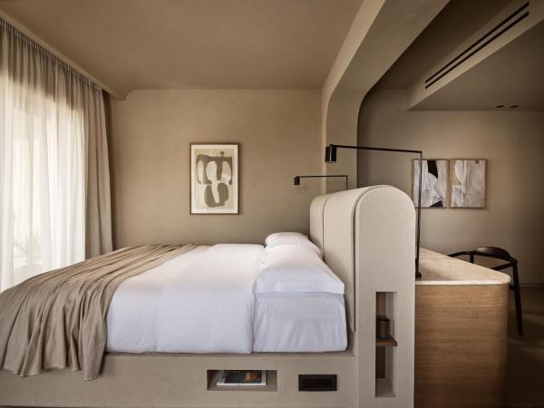 Domes Noruz Mykonos : photo 8 de la chambre hébergement pure haven avec bain à remous privé