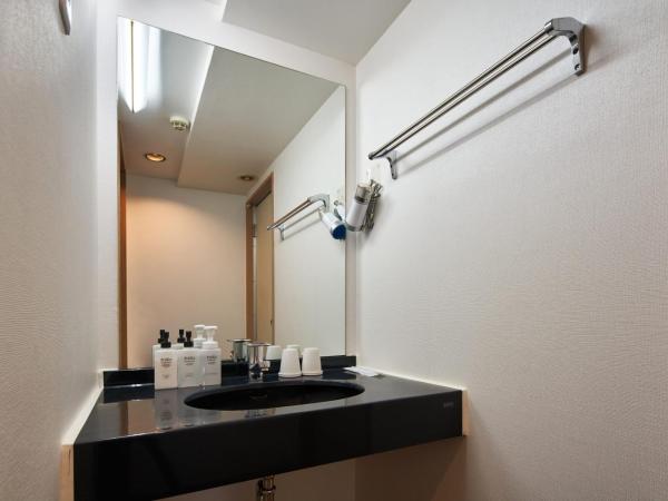 TOKIO's HOTEL : photo 9 de la chambre triple room - non-smoking - no cleaning for consecutive night stays