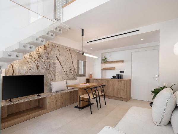 Iperion Beach Hotel : photo 2 de la chambre superior maisonette with hot tub