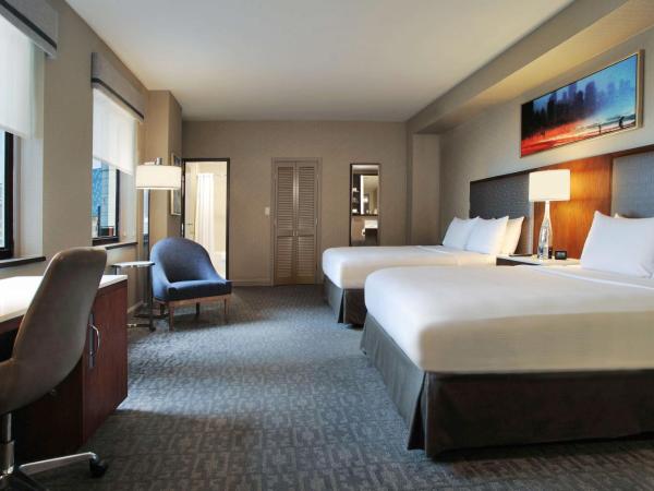 Hilton Chicago : photo 3 de la chambre double room with two double beds and two bathrooms