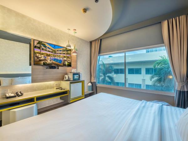 Qiu Hotel Sukhumvit SHA Plus : photo 2 de la chambre hébergement de luxe - vue sur piscine - Étage supérieur