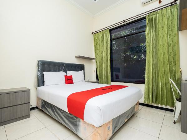 RedDoorz Plus @ Grace Residence Surabaya : photo 5 de la chambre chambre double standard
