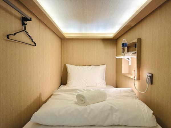 THE ROOM Capsule Hotel : photo 5 de la chambre lit simple dans dortoir mixte