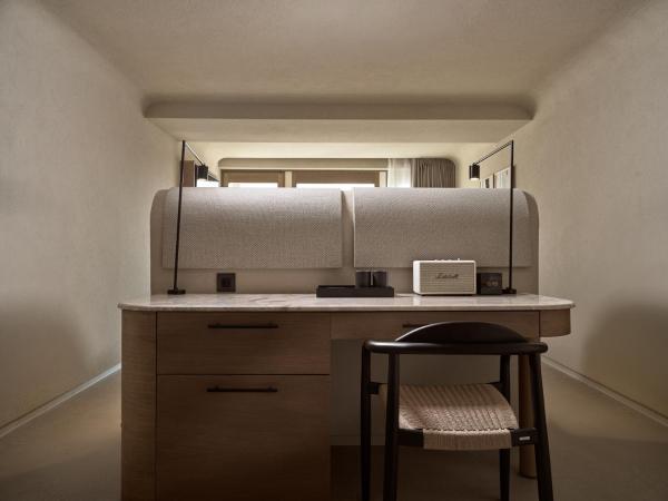 Domes Noruz Mykonos : photo 3 de la chambre suite sublime - vue sur terres