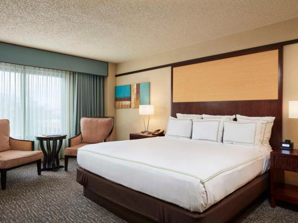 DoubleTree by Hilton Hotel Orlando at SeaWorld : photo 1 de la chambre chambre lit king-size - tour principale