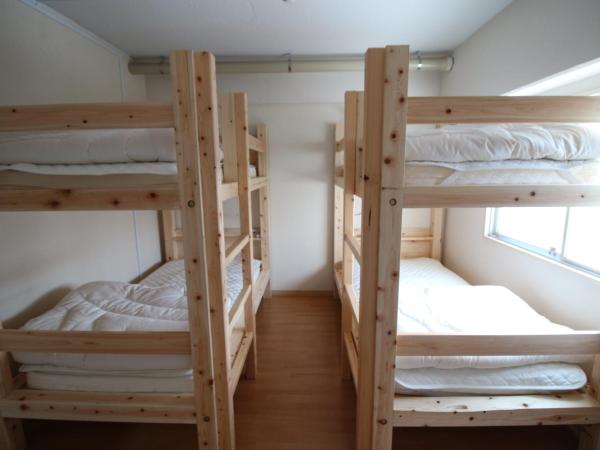 Glocal Nagoya Backpackers Hostel : photo 3 de la chambre chambre quadruple Économique avec salle de bains commune