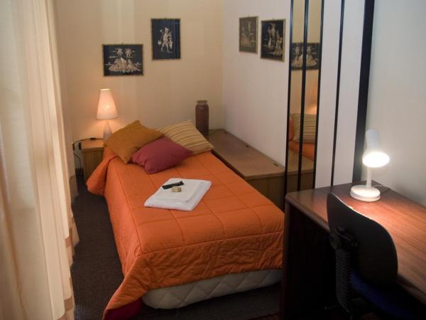 B&B La Cittadella Univeristaria Policlinico Catania : photo 2 de la chambre chambre lits jumeaux