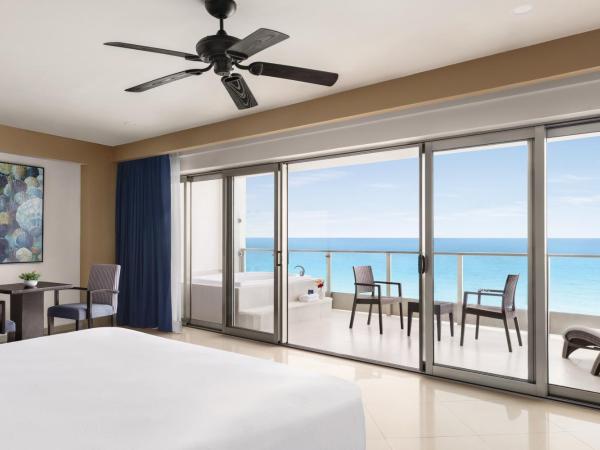 Seadust Cancun Family Resort - All Inclusive : photo 1 de la chambre suite lit king-size - réservée aux adultes - côté océan