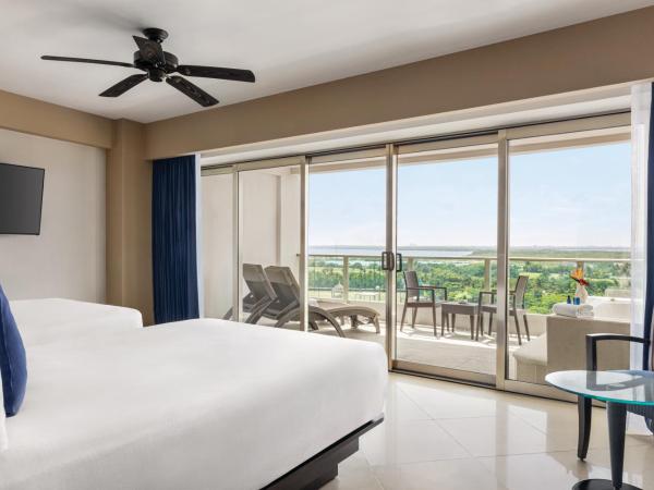 Seadust Cancun Family Resort - All Inclusive : photo 1 de la chambre suite double de luxe