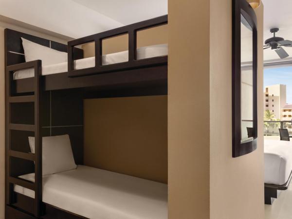 Seadust Cancun Family Resort - All Inclusive : photo 2 de la chambre suite lit king-size familiale