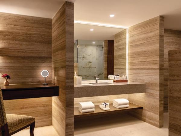 Seadust Cancun Family Resort - All Inclusive : photo 3 de la chambre suite supérieure lit king-size