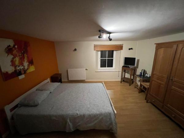 Le Gite De Malchamps : photo 2 de la chambre chambre double avec salle de bains privative extérieure