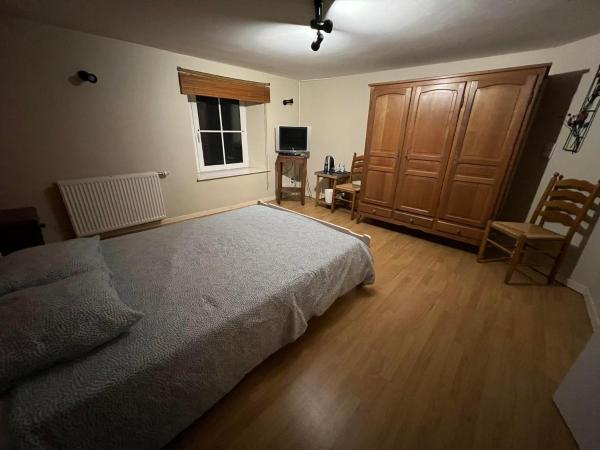 Le Gite De Malchamps : photo 5 de la chambre chambre double avec salle de bains privative extérieure