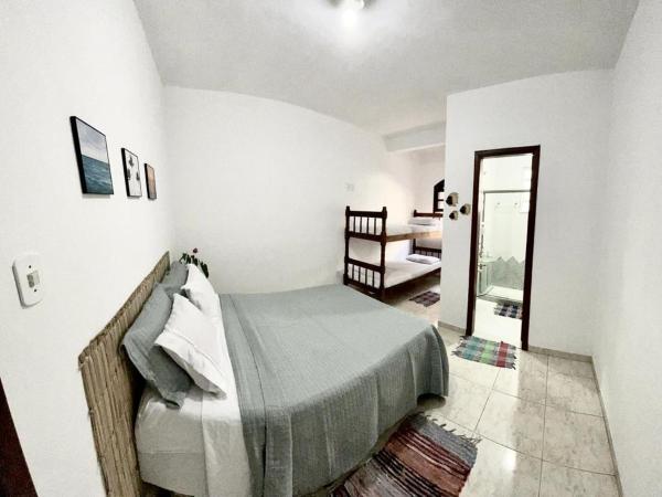 Rio Way Beach : photo 3 de la chambre chambre quadruple avec salle de bains