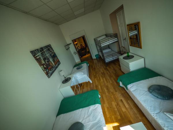 Hostel Pod Basztą : photo 6 de la chambre lit simple dans dortoir pour femmes