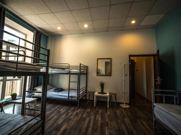 Hostel Pod Basztą : photo 1 de la chambre lit simple dans dortoir pour hommes