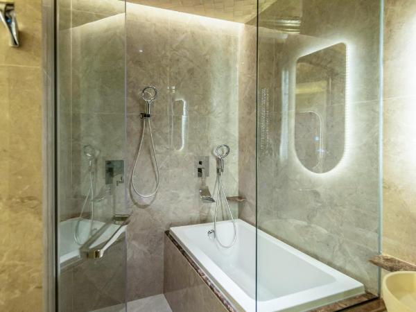 Ritz Residence @ Imago Loft B 7th Floor : photo 5 de la chambre chambre lit king-size - vue sur mer