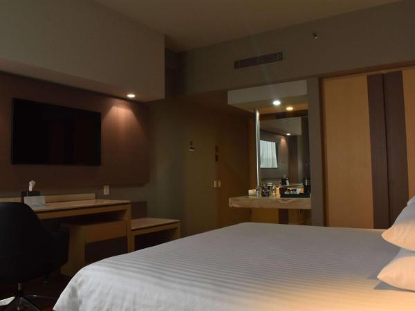 Ramada by Wyndham Mexico City Santa Fe : photo 1 de la chambre chambre lit king-size - non-fumeurs