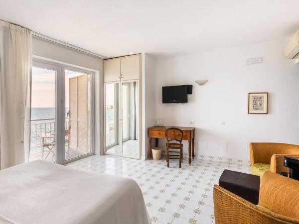 Giuggiulena : photo 5 de la chambre chambre double avec balcon - vue sur mer